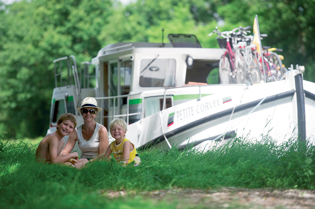 Familien Urlaub mit dem Hausboot